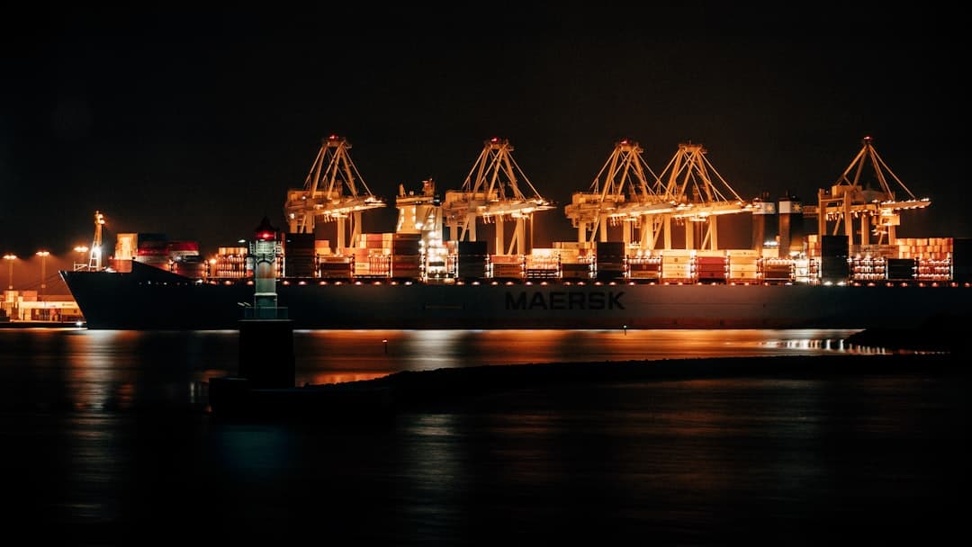 Kho bãi và đội xe vận tải logistics công nghiệp Kim Tín